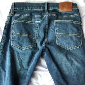 HOLLISTER “extreme skinny” destroyed dark jeans